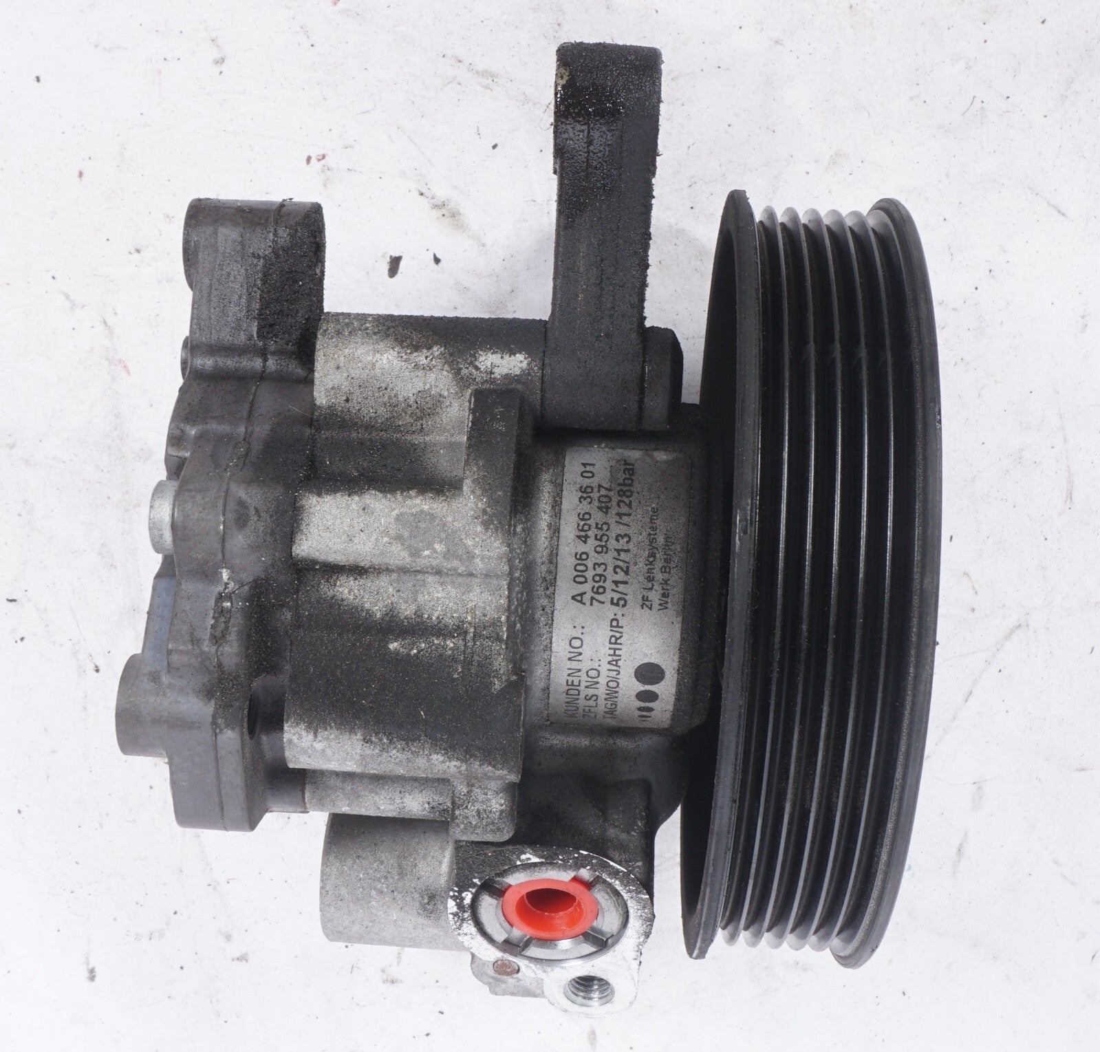 12-15 Mercedes W204 C250 SLK250 Power Steering Pump A0064663601 OEM