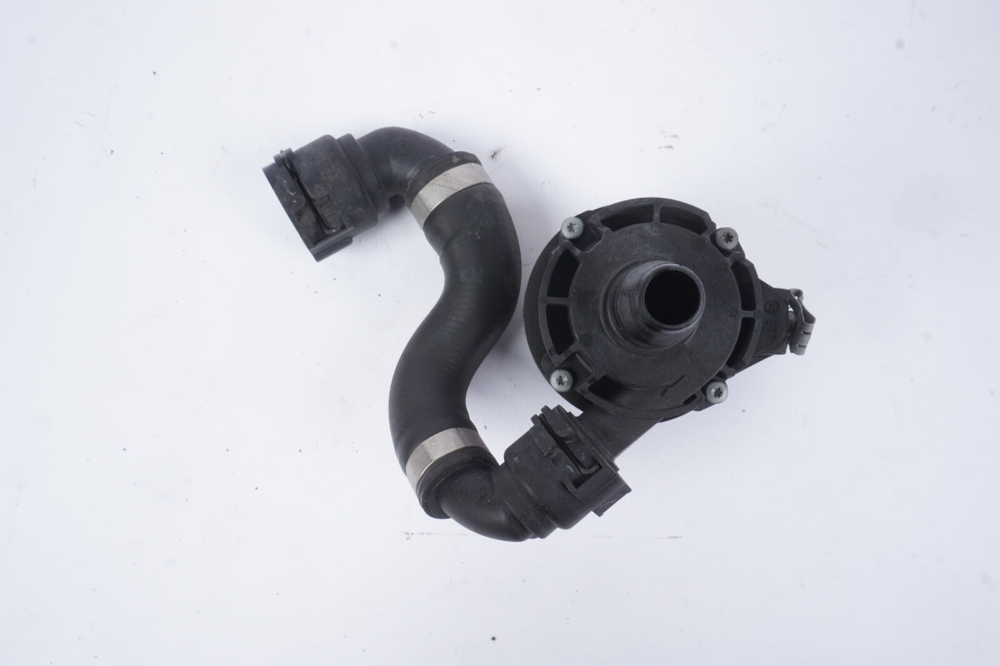 2014-2019 MINI Cooper Auxilary Water Pump Coolant Water Pump Hose 8601262