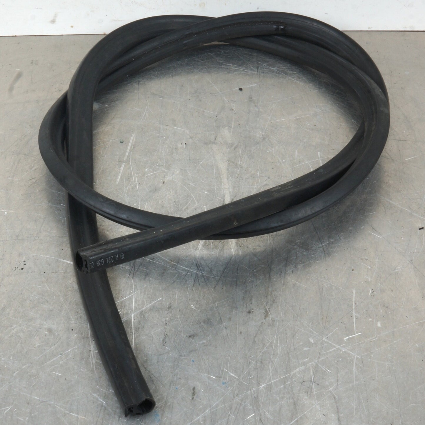 2007 - 2013 MERCEDES-BENZ S550 CL550 W221 FRONT GASKET BONNET HOOD SEAL OEM