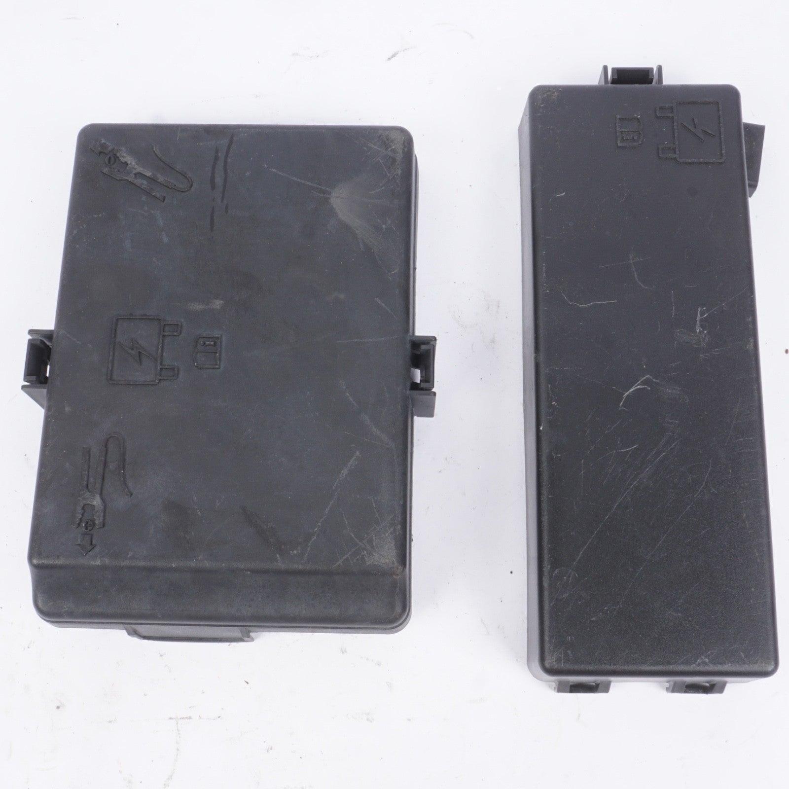 2014-2019 MASERATI GHIBLI SQ4 3.0L FUSE BOX JUNCTION COVER LID TRIM PANEL OEM 2