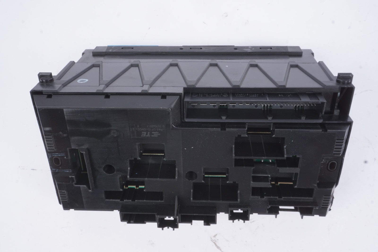 2015 - 2018 BMW X4 N20 Power Distribution Relay Fuse Box Unit Module OEM
