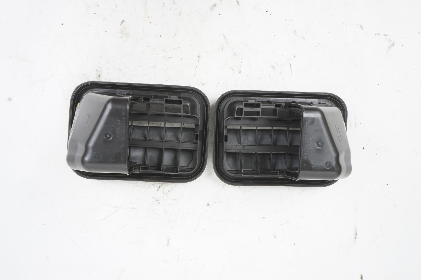 2020 - 2025 Mercedes GLB250 OEM Left Right Rear Quarter Air Pressure Vent