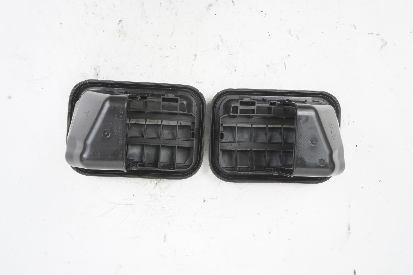 2020 - 2025 Mercedes GLB250 OEM Left Right Rear Quarter Air Pressure Vent