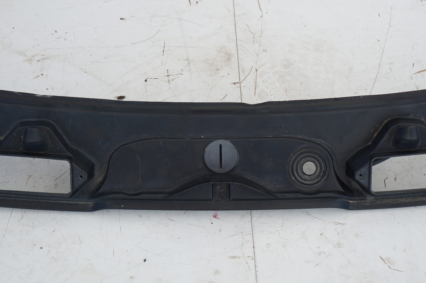 2009-2013 BMW E93 LCI 335I CONVERTIBLE WINDSHIELD COWL PANEL COVER 156772-10 OEM