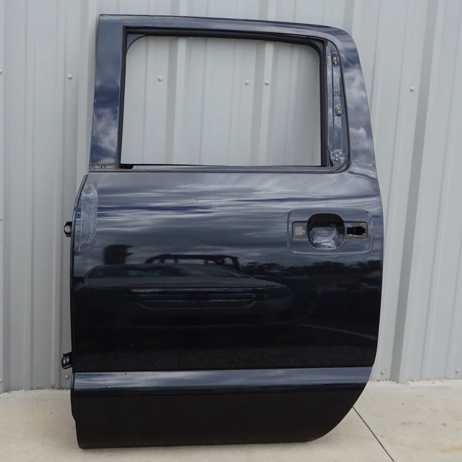 2018 - 2024 NISSAN TITAN XD CREW CAB LEFT DRIVER REAR DOOR SHELL PANEL OEM