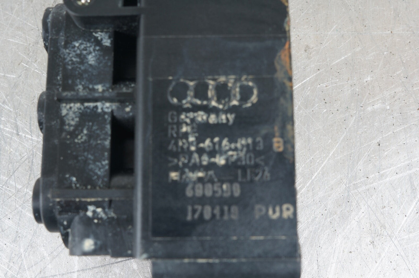 2012-2018 AUDI BENTLEY A7 A8 A8L S7 S8 RS7 AIR SUSPENSION CONTROL VALVE BLOCK