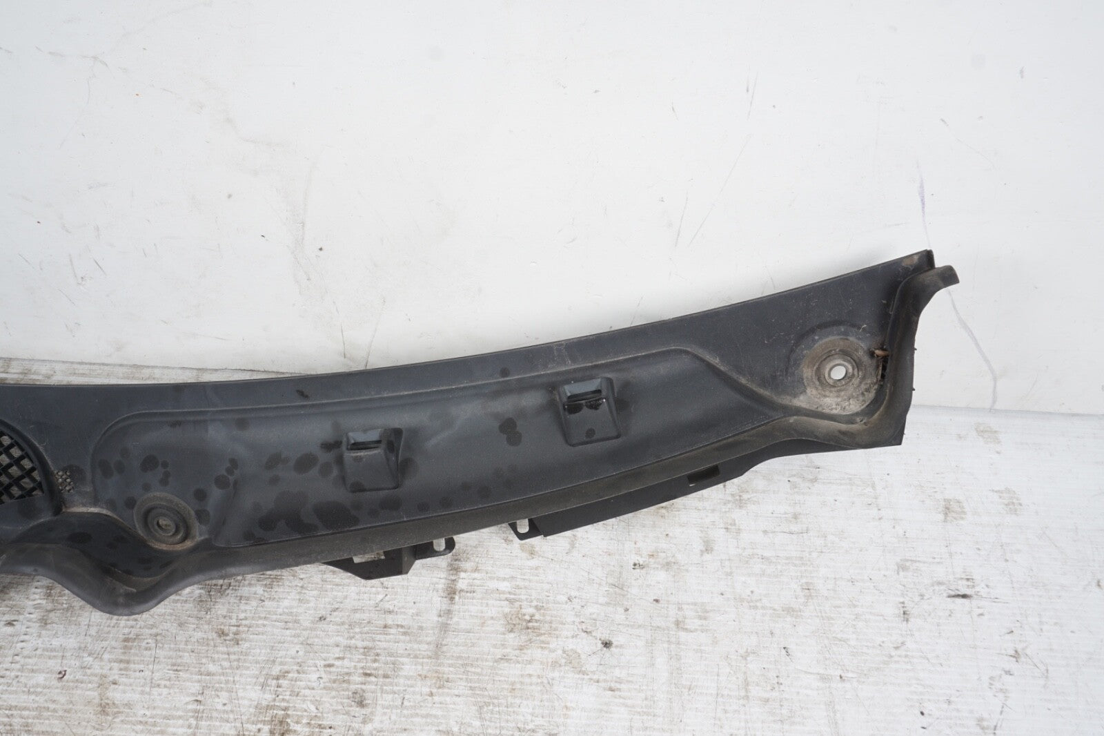 2011-2016 MERCEDES E350 E400 COUPE  FRONT WINDSHIELD WIPER COWL PANEL 2078300713