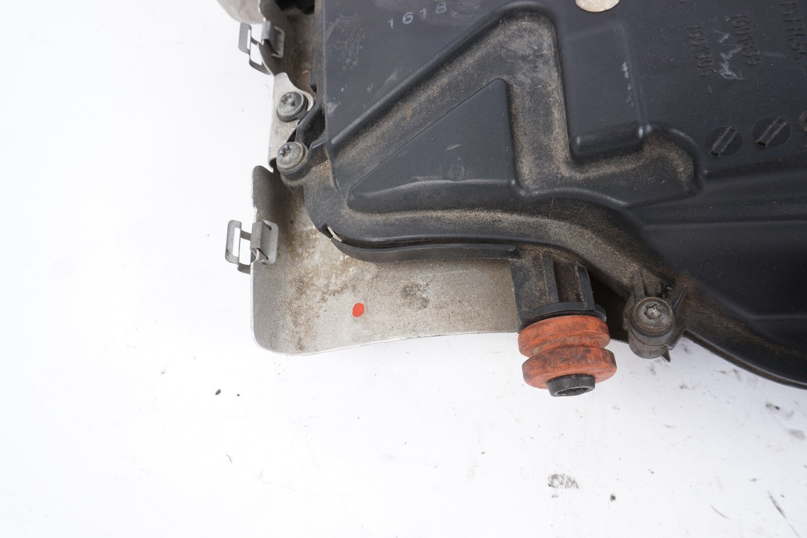 2011-2016 BMW 550I GT F07 LEFT DRIVER SIDE AIR CLEANER INTAKE FILTER BOX  OEM