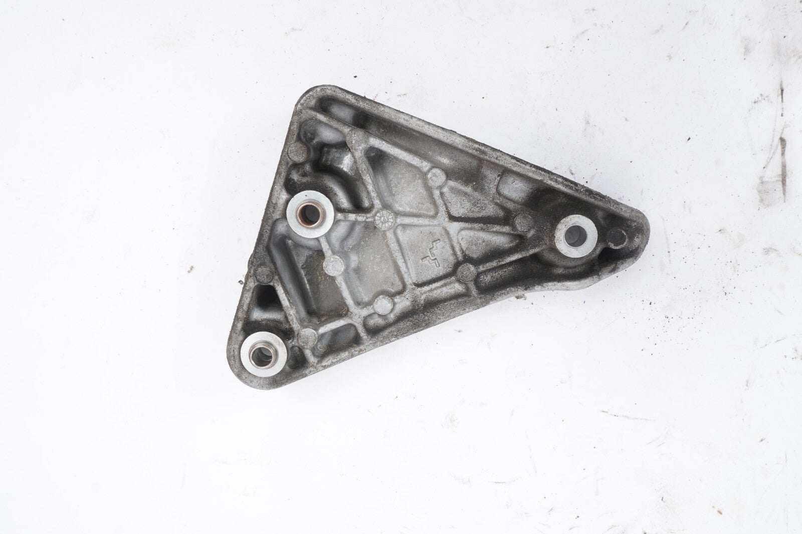 2014-2019 Maserati Ghibli 3.0L Ac Compressor Mount Bracket OEM 51K