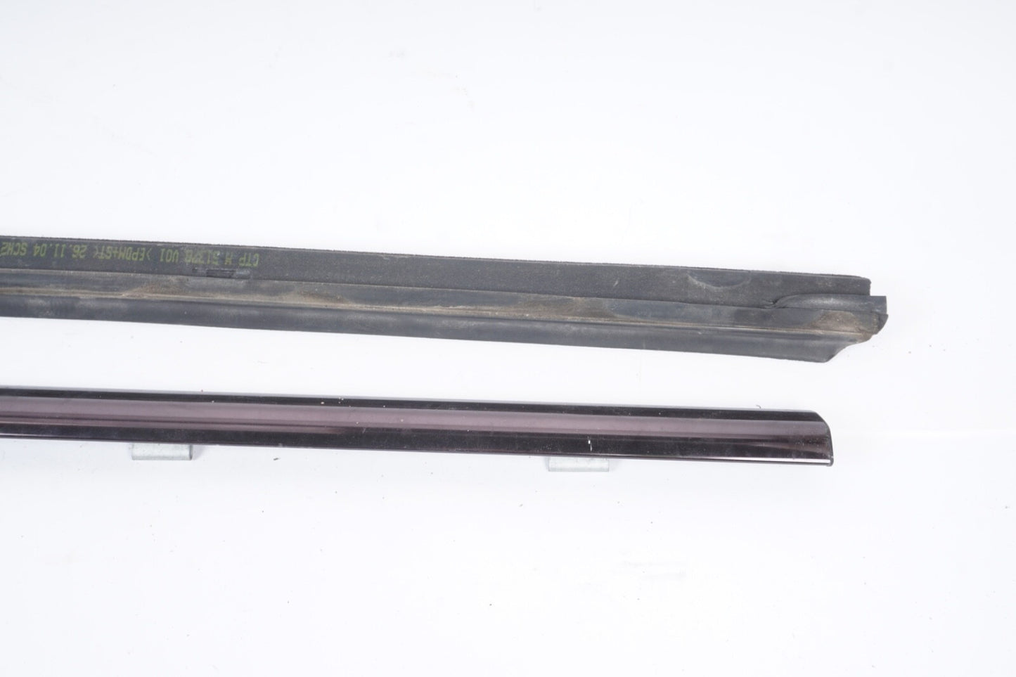 03-11 Mercedes R230 SL500 SL550 Door Window Weather Seal Molding Front Left OEM