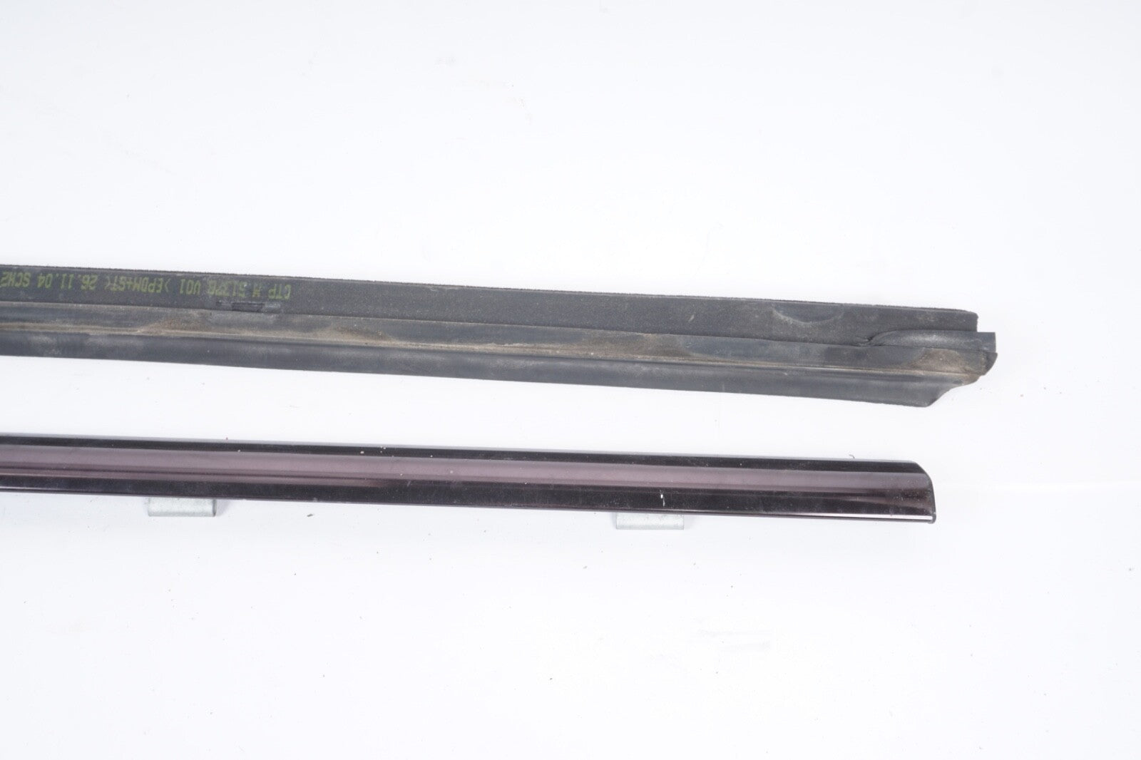03-11 Mercedes R230 SL500 SL550 Door Window Weather Seal Molding Front Left OEM