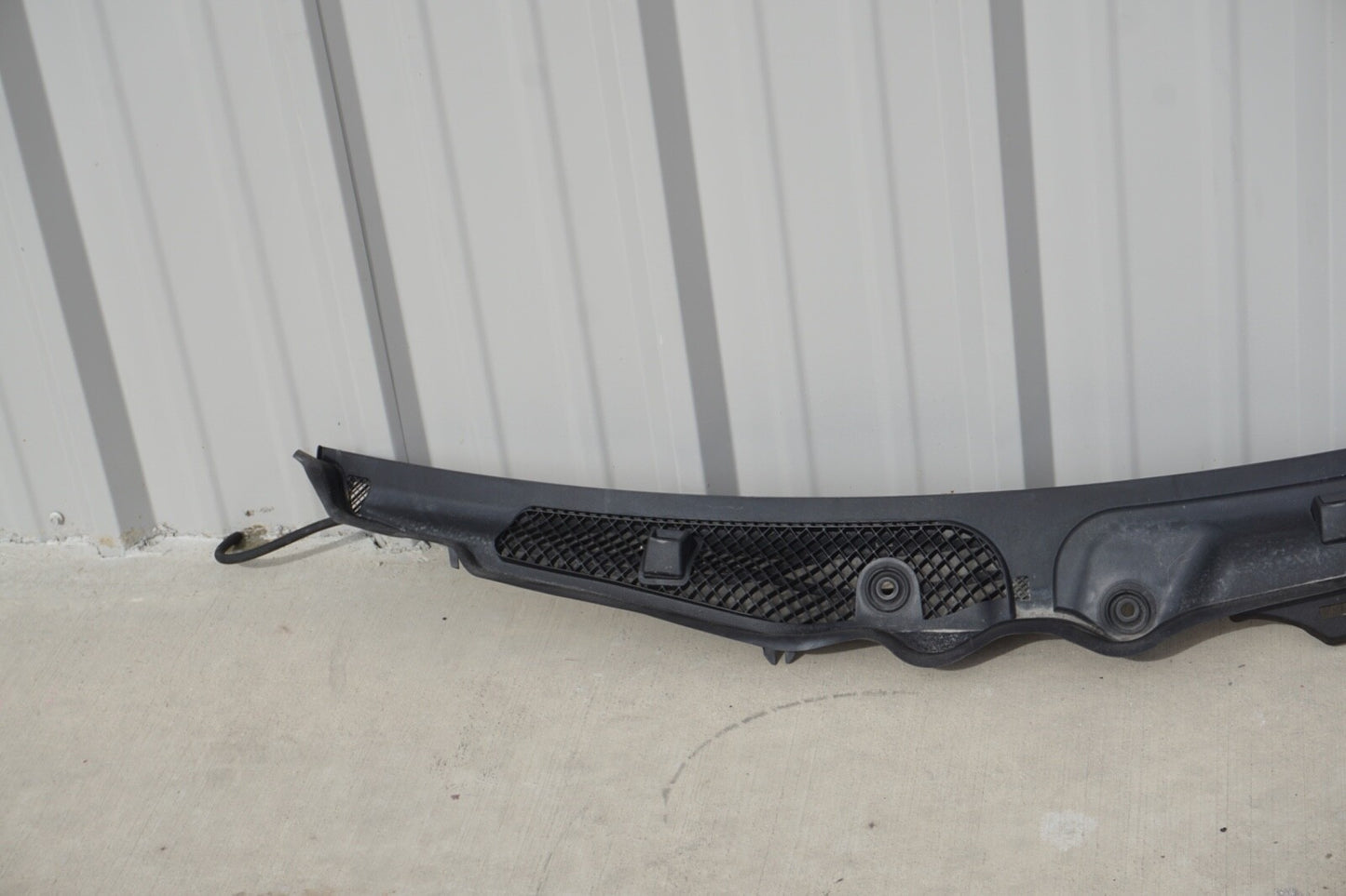 10-16 MERCEDES E350 E550  OEM C207 COUPE WINDSHIELD WIPER COWL PANEL 2078300713
