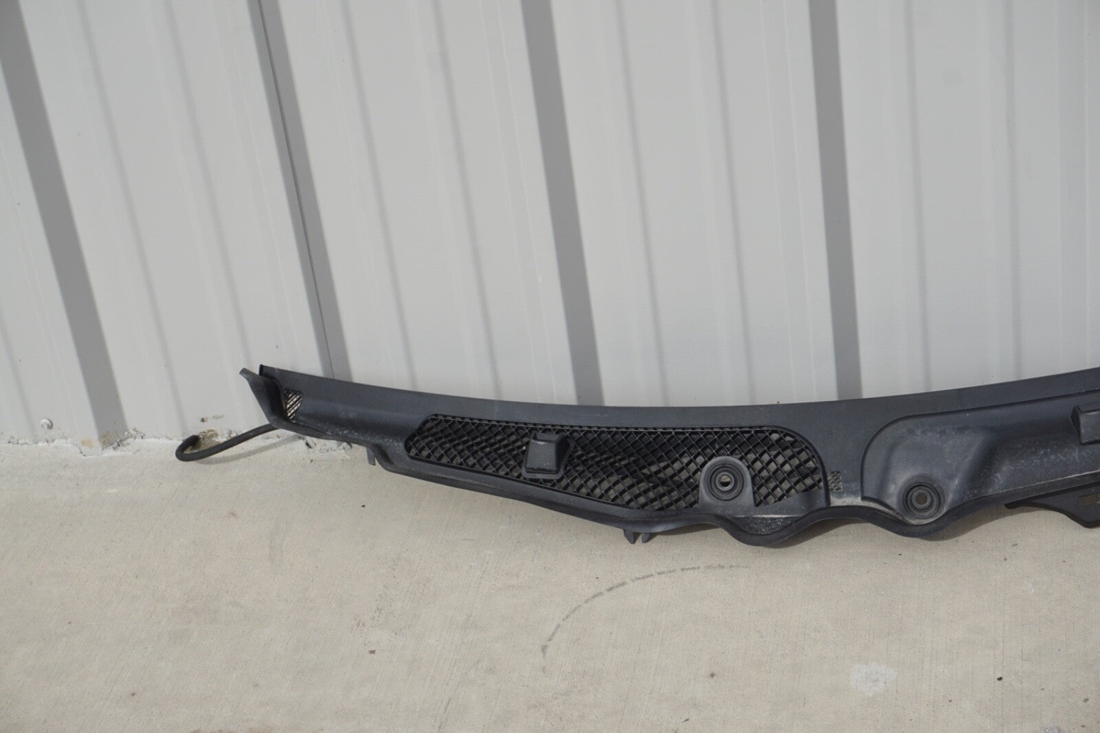 10-16 MERCEDES E350 E550  OEM C207 COUPE WINDSHIELD WIPER COWL PANEL 2078300713