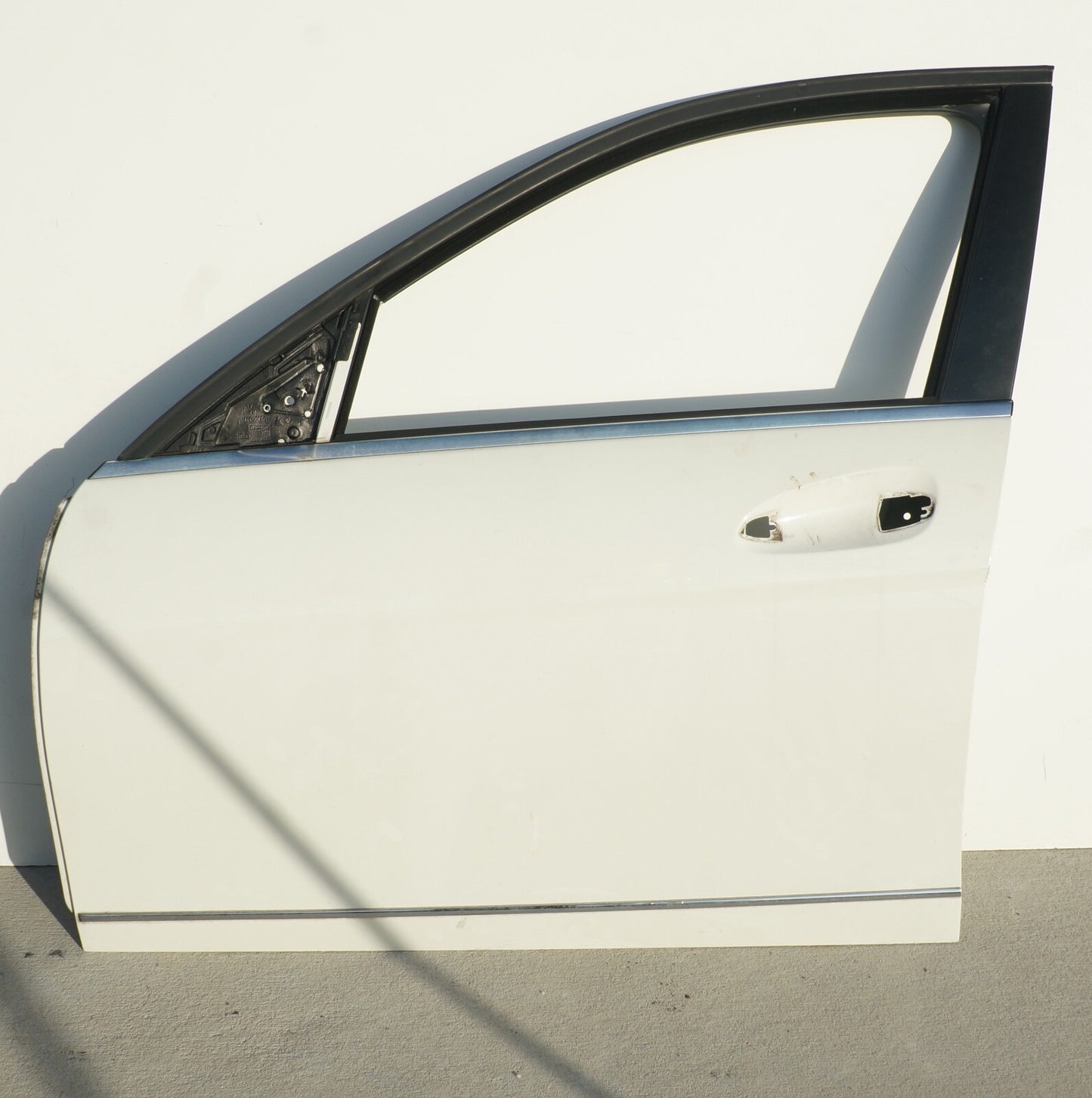 2008 - 2014 MERCEDES-BENZ C300 C250 C350 W204 FRONT LEFT DRIVER DOOR SHELL OEM