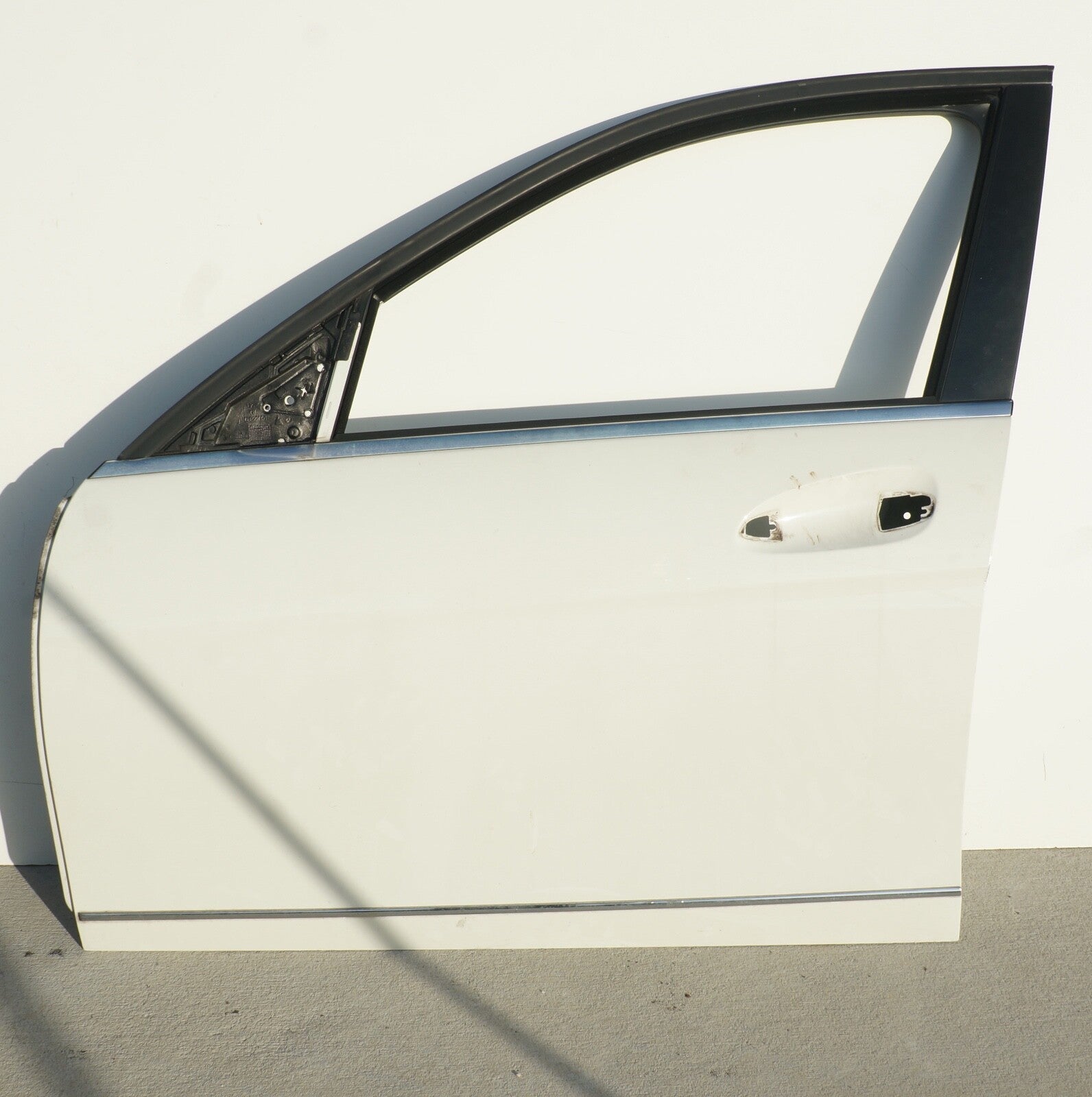 2008 - 2014 MERCEDES-BENZ C300 C250 C350 W204 FRONT LEFT DRIVER DOOR SHELL OEM