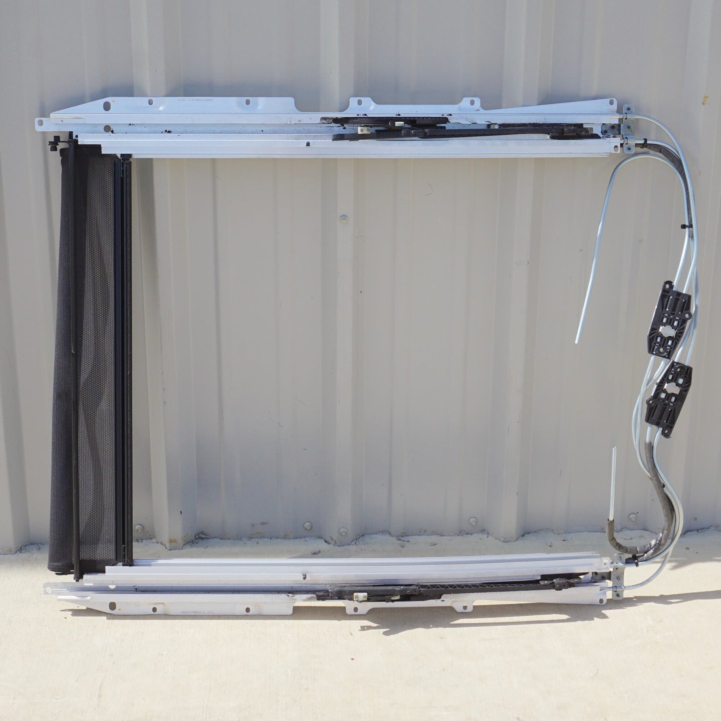 2010 - 2017 Mercedes C250 E350 E550 Coupe Pano Sunroof Rail Track Frame Assy