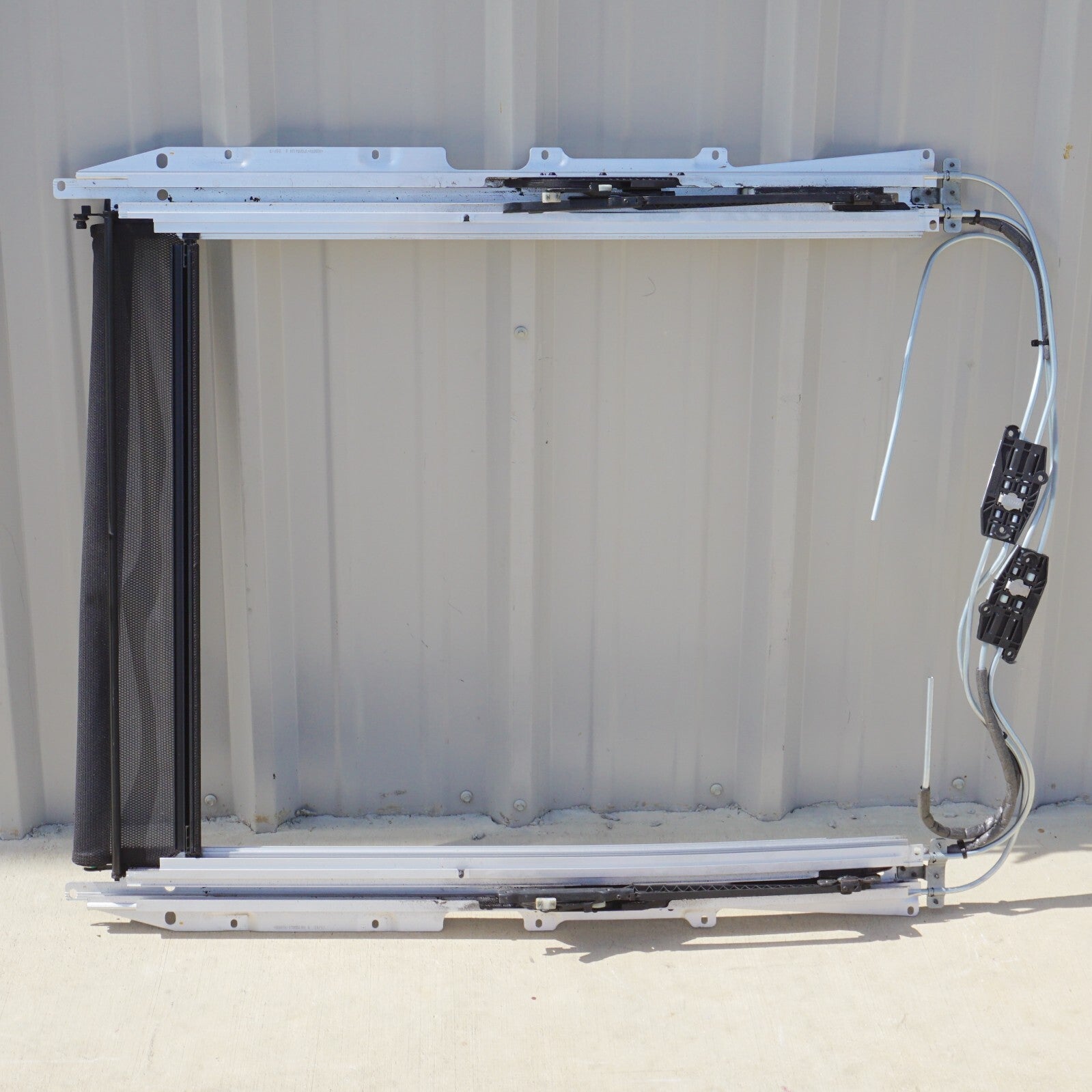 2010 - 2017 Mercedes C250 E350 E550 Coupe Pano Sunroof Rail Track Frame Assy