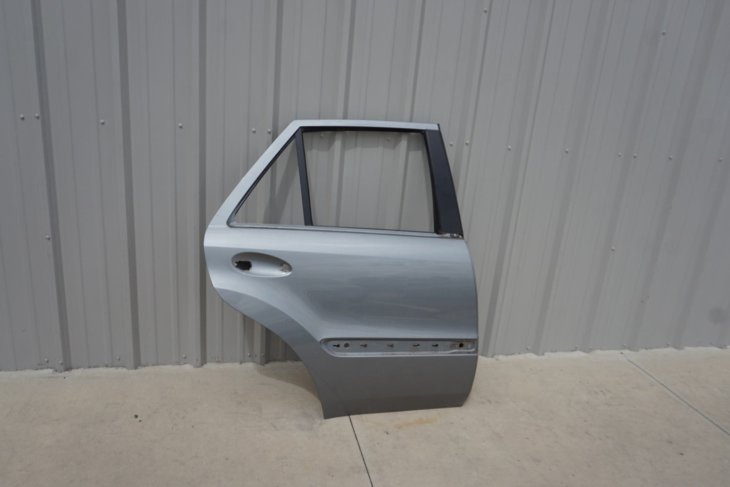 06 - 11 Mercedes W164 ML63 ML350 ML500 REAR RIGHT PASSENGER SIDE DOOR SHELL OEM