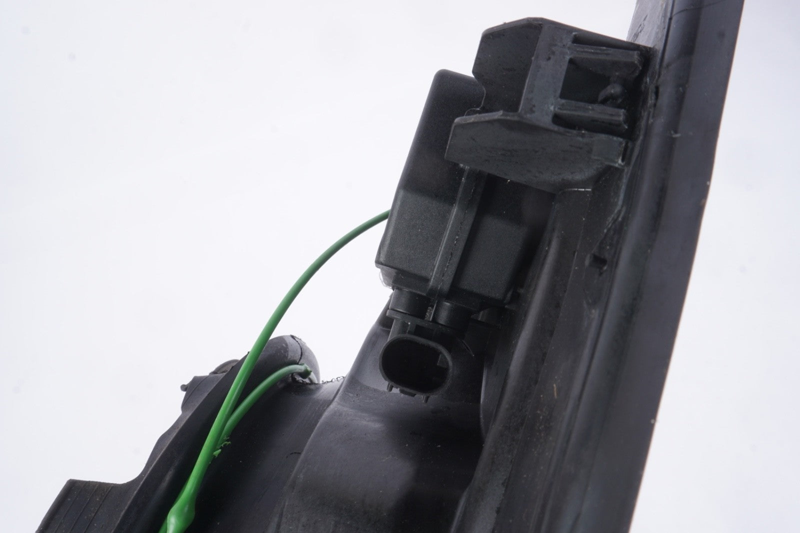2014-2018 BMW 640I XDRIVE - GAS / FUEL Filler DOOR Bracket 7228213
