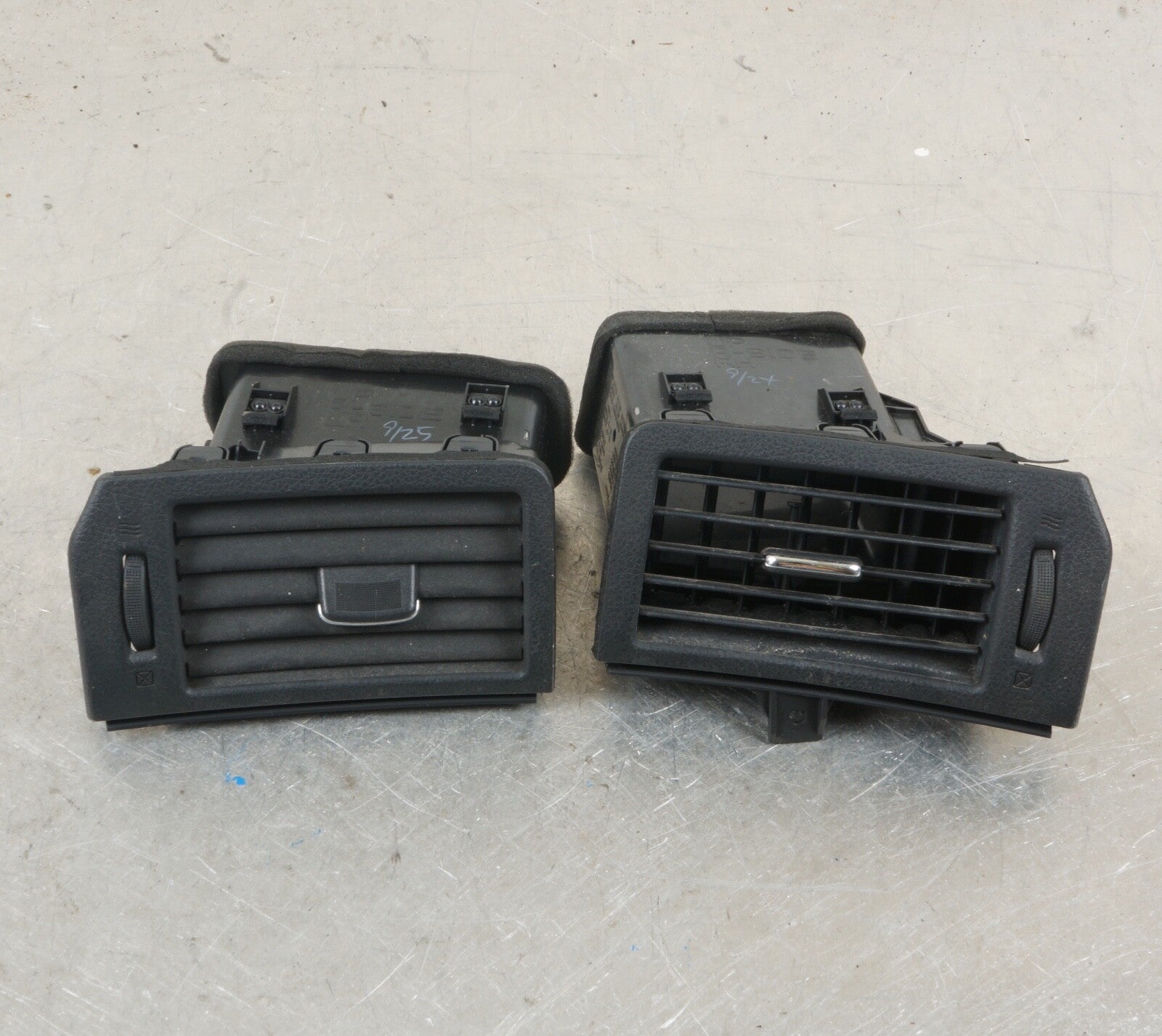 2011 - 2017 Nissan Quest Left and Right Front Side Air Vents