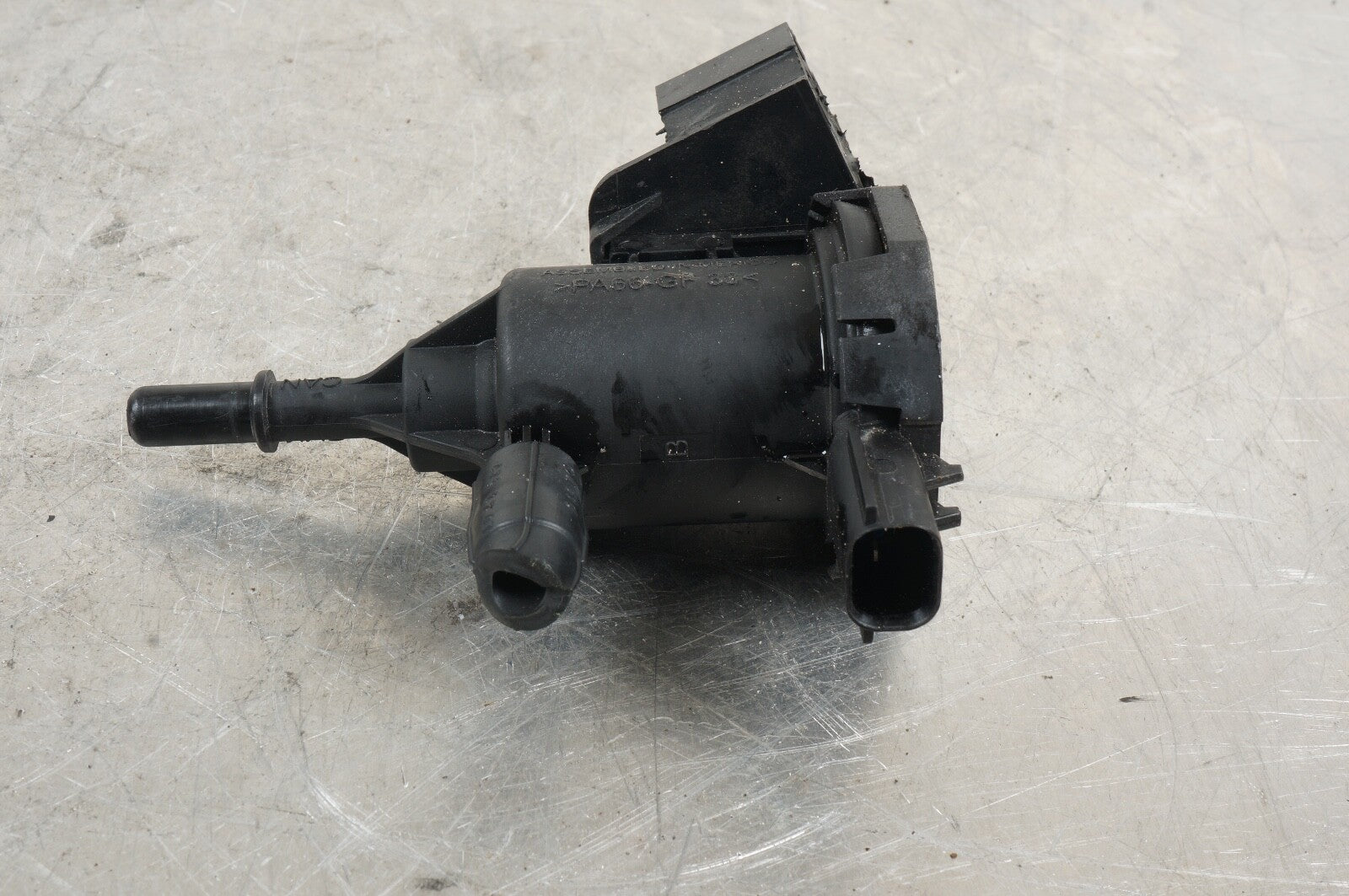 11-18 Mercedes W221 S550 CLS550 CL550 Fuel System Purge Valve 0014760532 OEM