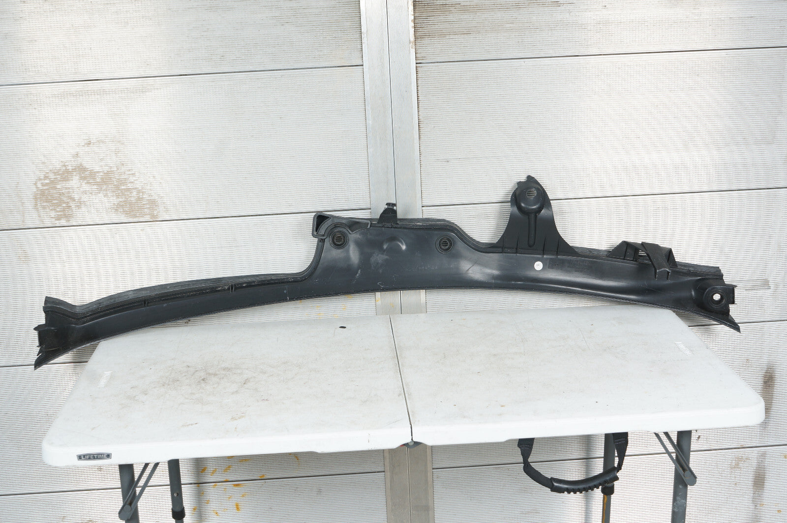 2007 - 2013 MERCEDES S550 W221 WINDSHIELD COWL PANEL WATER DRIP COVER OEM