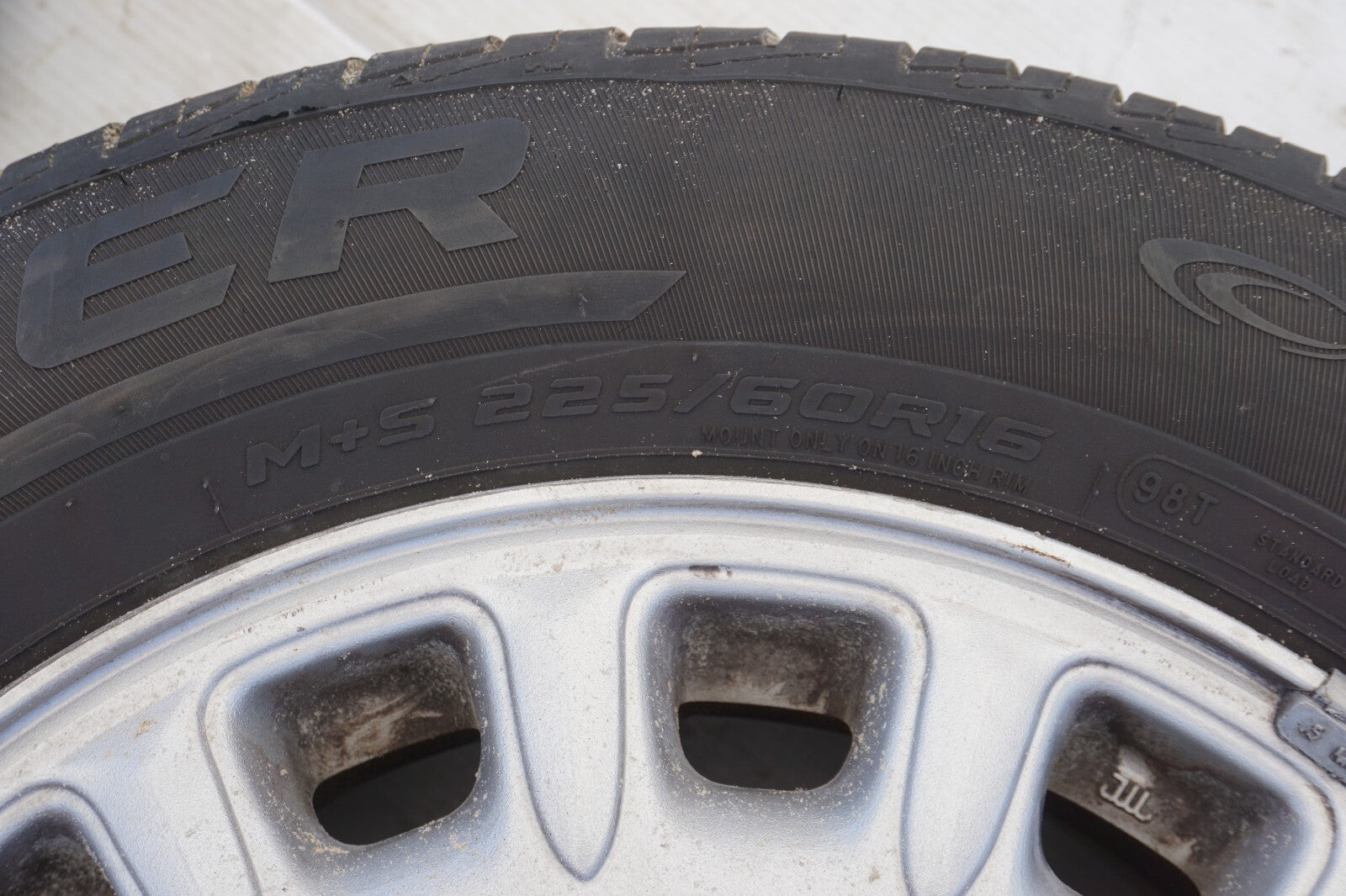 1987 - 1993 Cadillac Allante ALLOY WHEEL RIM & TIRE 225/60R16 OEM