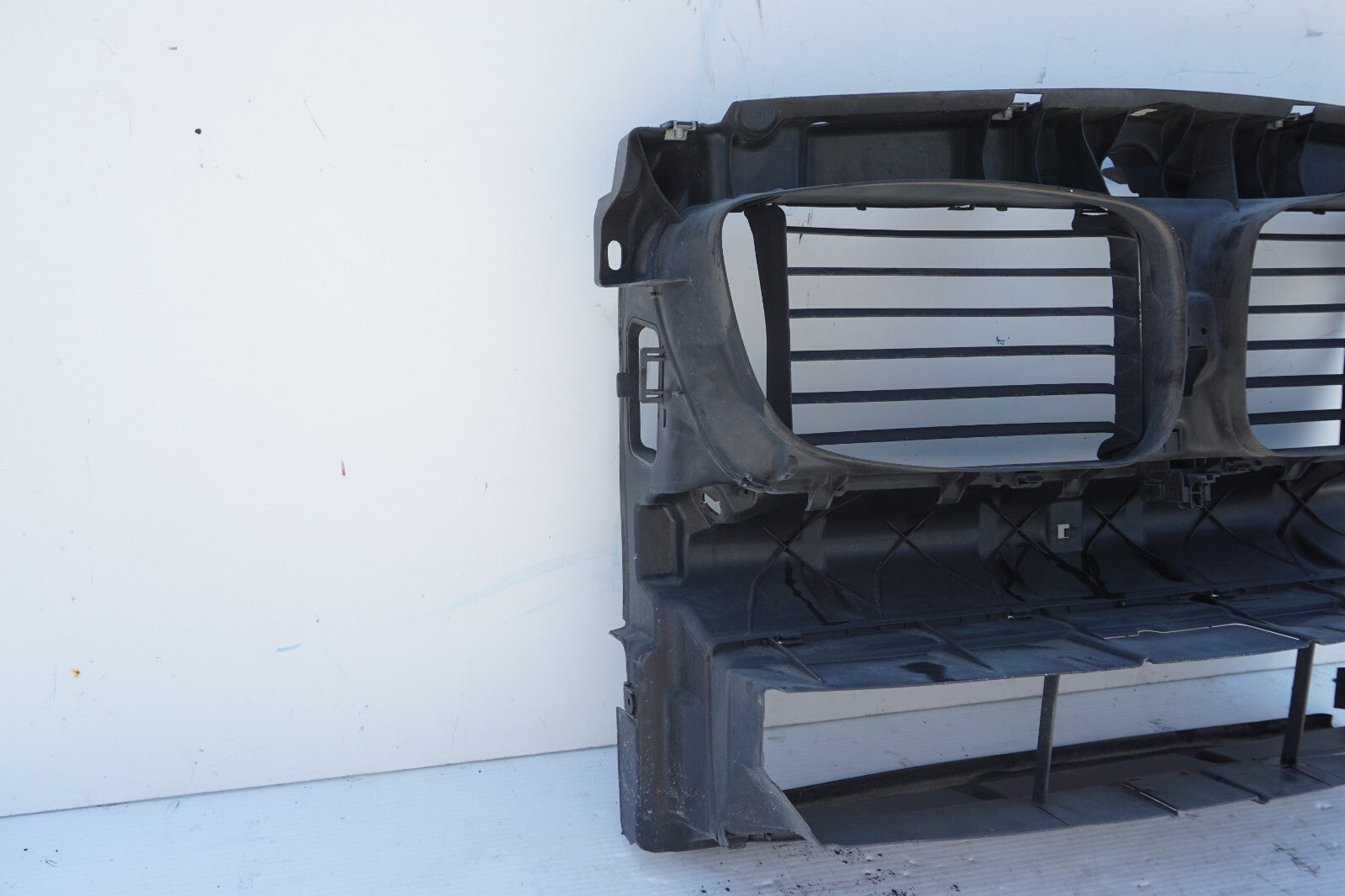2011-2016 bmw 650i 550i GT F07 n63 4.4l radiator upper and lower support frame