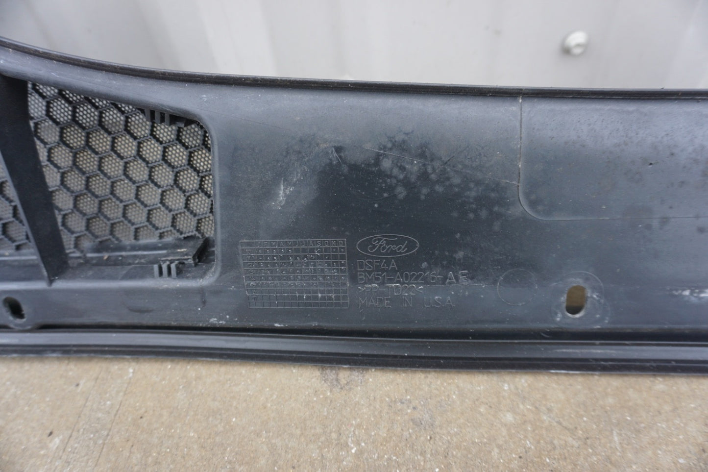2012 - 2018 Ford Focus Windshield Wiper Motor Cowl Cover