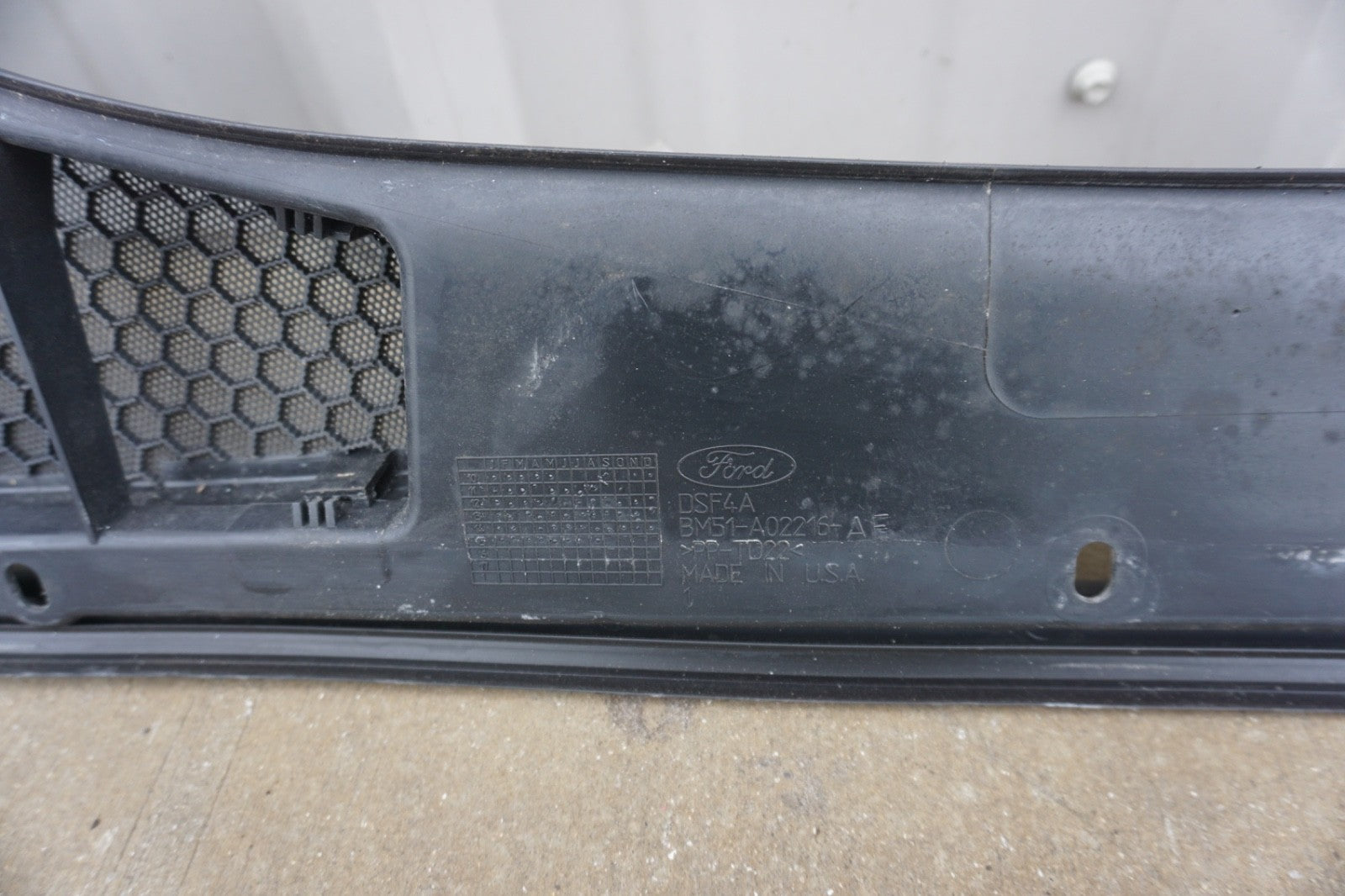 2012 - 2018 Ford Focus Windshield Wiper Motor Cowl Cover