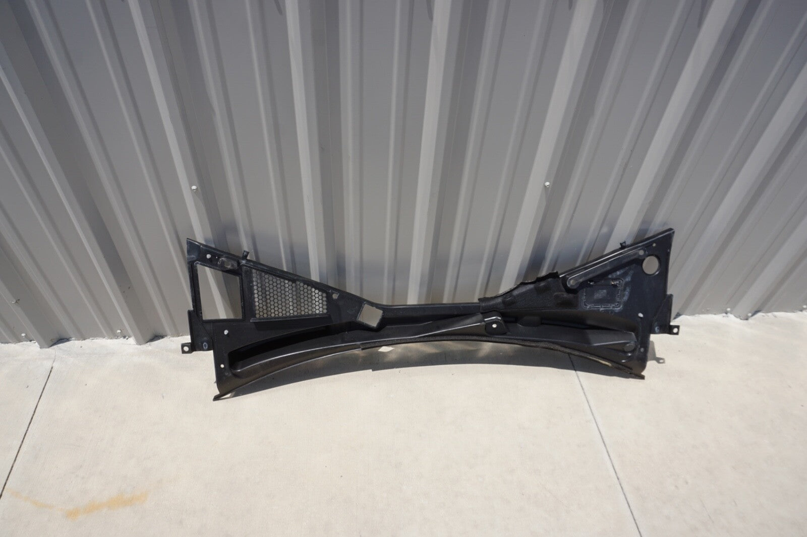 2017-2020 ALFA ROMEO GIULIA WINDSHIELD WIPER COWL PANEL COVER GRILLE OEM