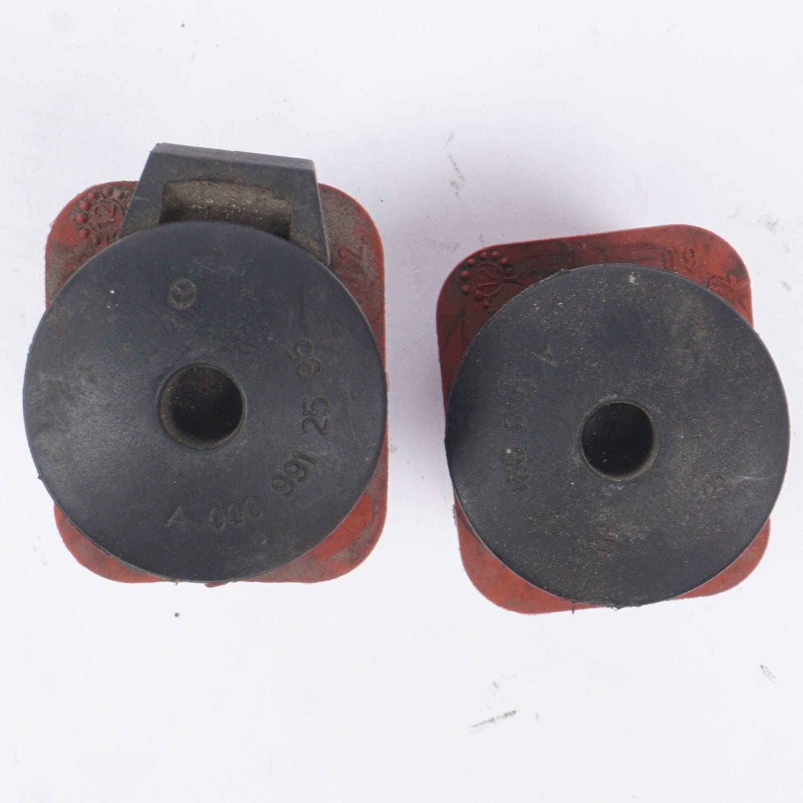 2008 - 2025 MERCEDES C300 E350 RADIATOR UPPER MOUNT AIE SEAL CLIP SET OF 2