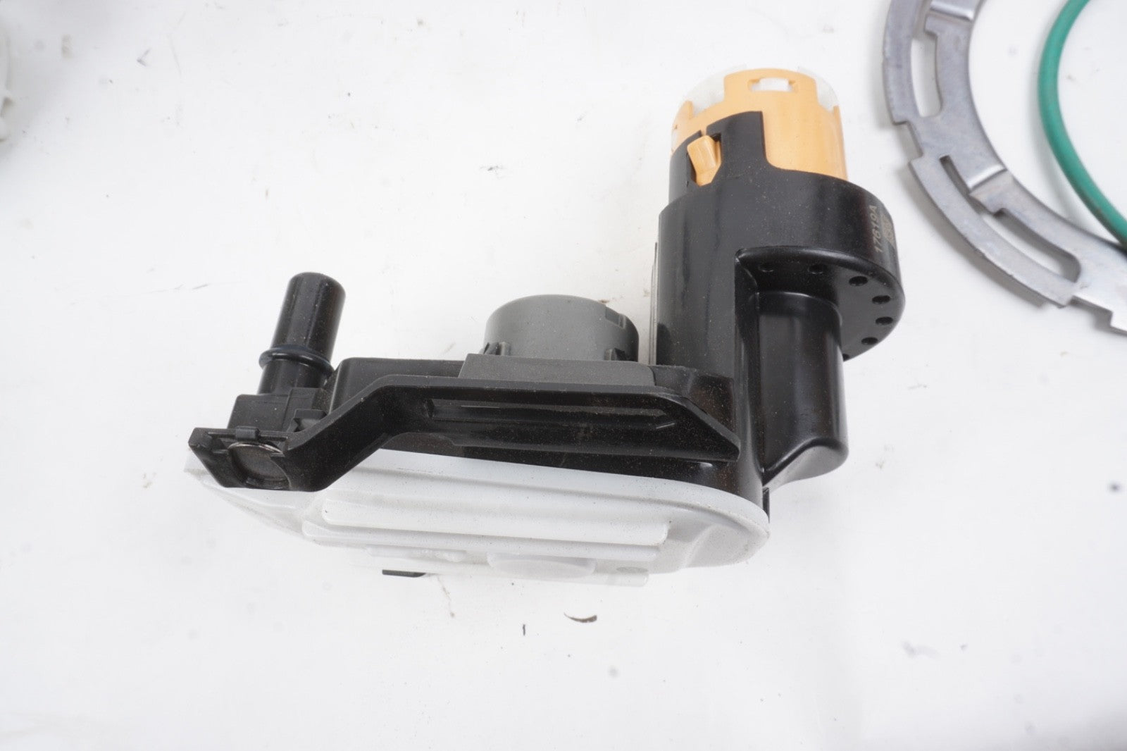 2015 - 2018 Jeep Renegade 2.4L L4 Fuel Pump Sending Unit OEM