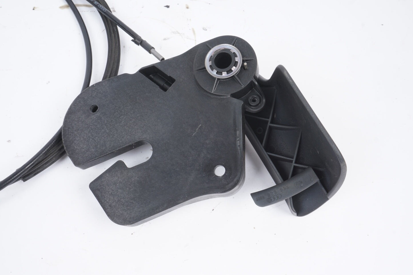 11-18 AUDI A8 A8L S8 - HOOD LATCH RELEASE LEVER HANDLE CABLE BRACKET 4H1823633D