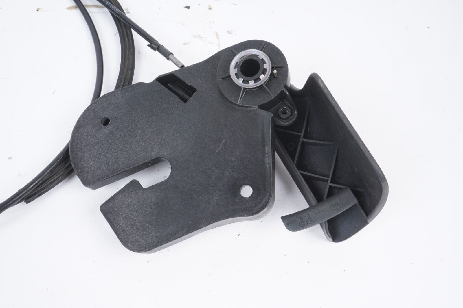 11-18 AUDI A8 A8L S8 - HOOD LATCH RELEASE LEVER HANDLE CABLE BRACKET 4H1823633D