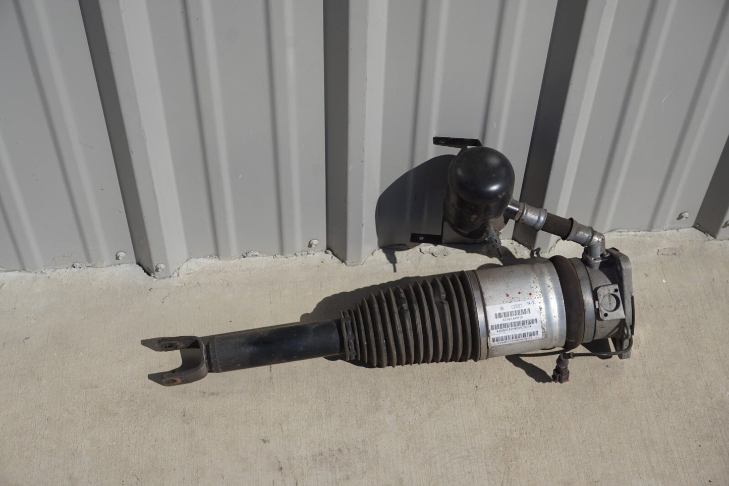 2004 - 2010 Audi A8 A8L Rear Left Driver Side Air Suspension Shock Strut  OEM