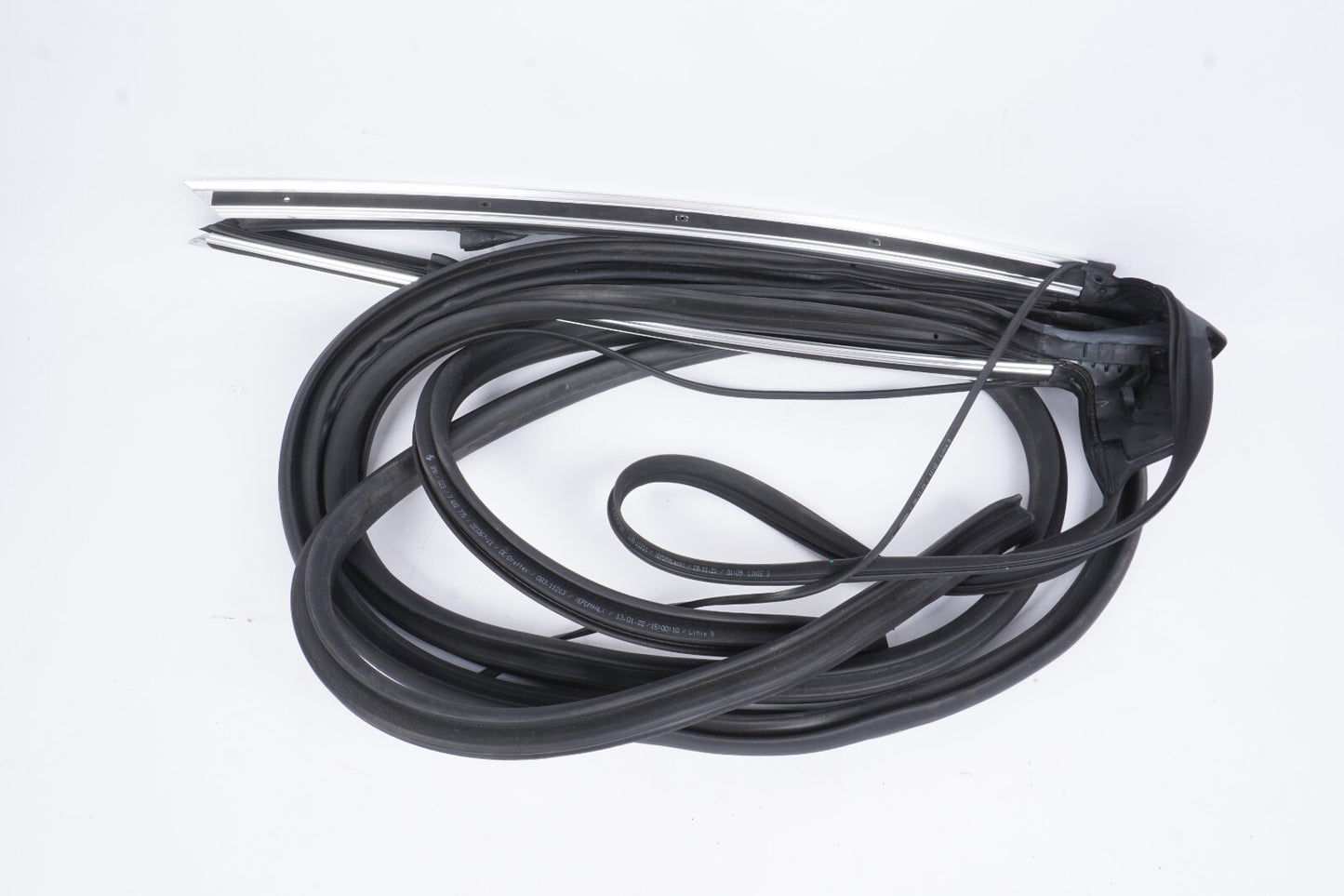 21 - 24 BMW 430I Convertible Front Windshield Weatherstrip Seal 7482775 OEM
