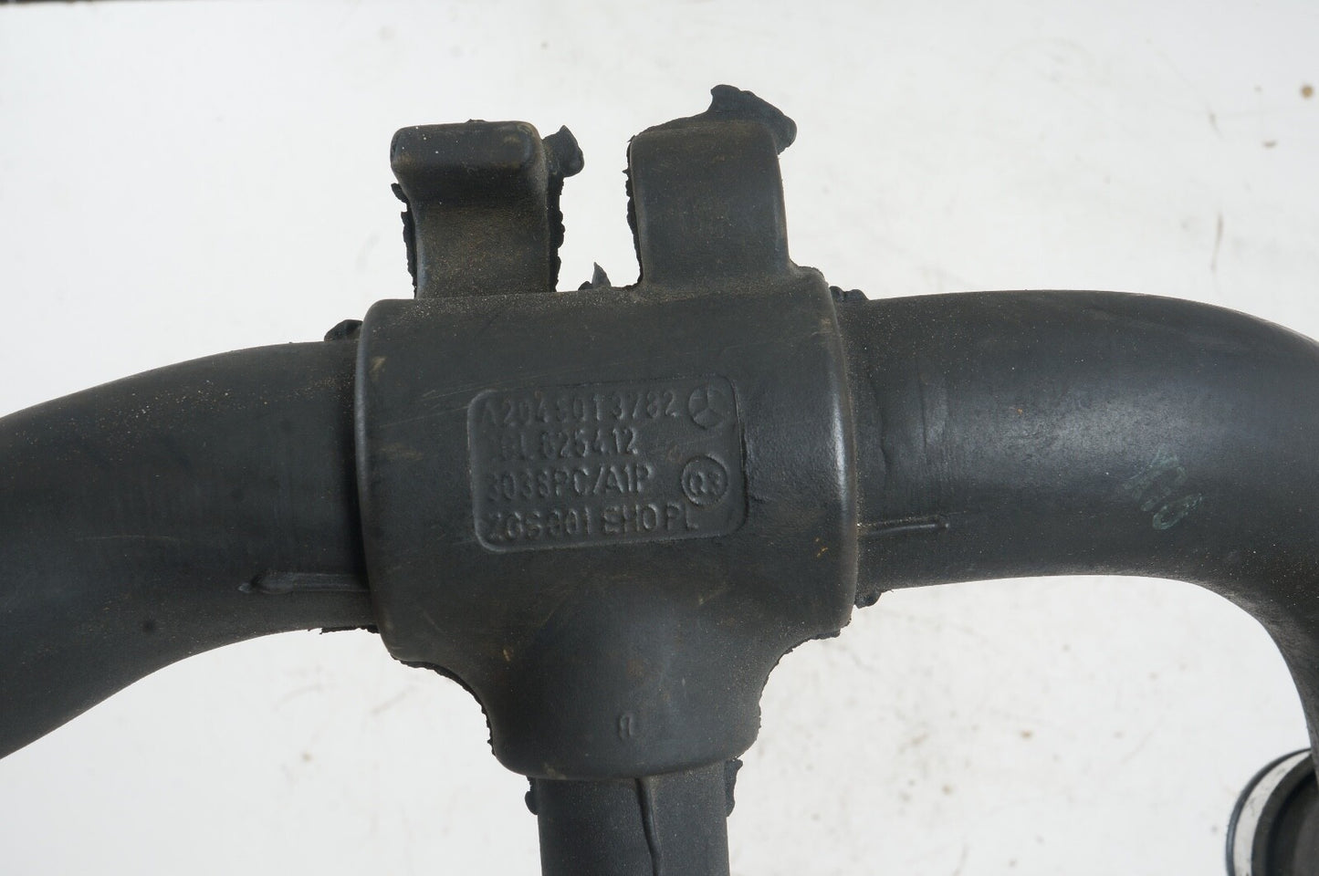 08-11 Mercedes W204 C300 E350 Lower Radiator Cooling Hose Pipe 2045010482 OEM