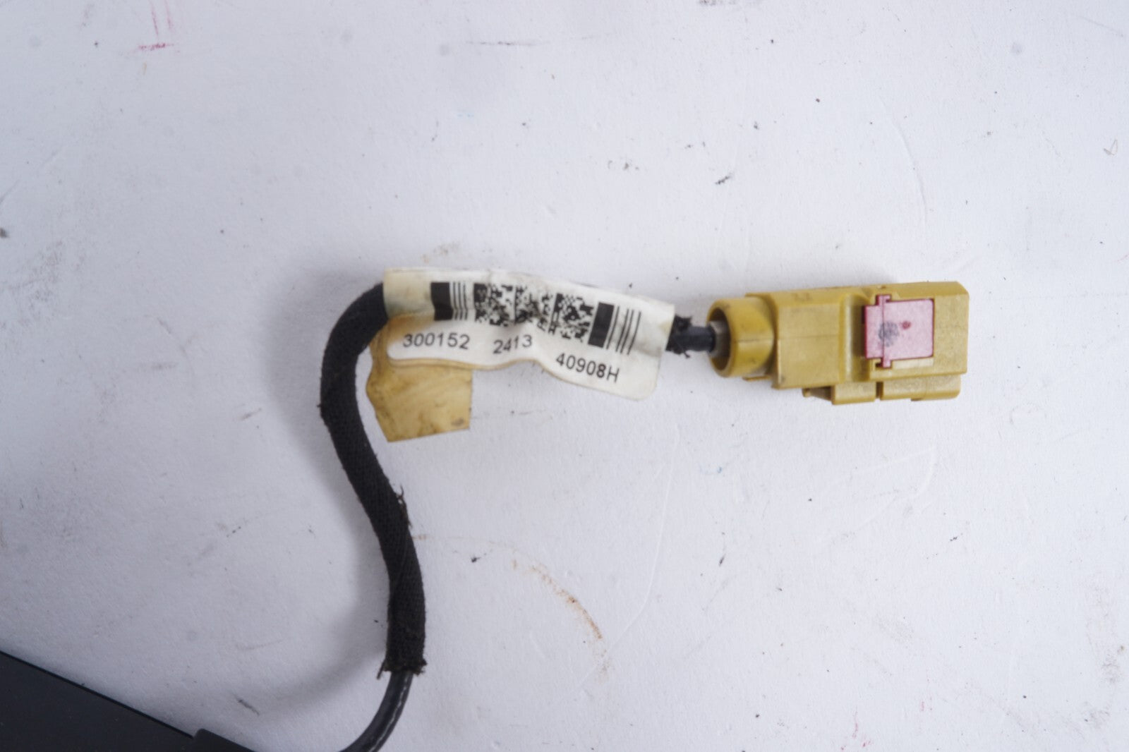 2012 - 2019 Fiat 500 Radio Antenna Base 68085981AA OEM
