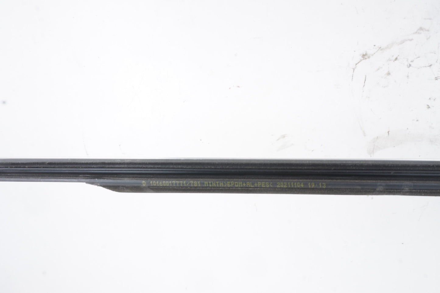 2022 - 2024 MERCEDES EQB350 EQB300 FRONT RIGHT SIDE DOOR WINDOW BELT MOLDING OEM