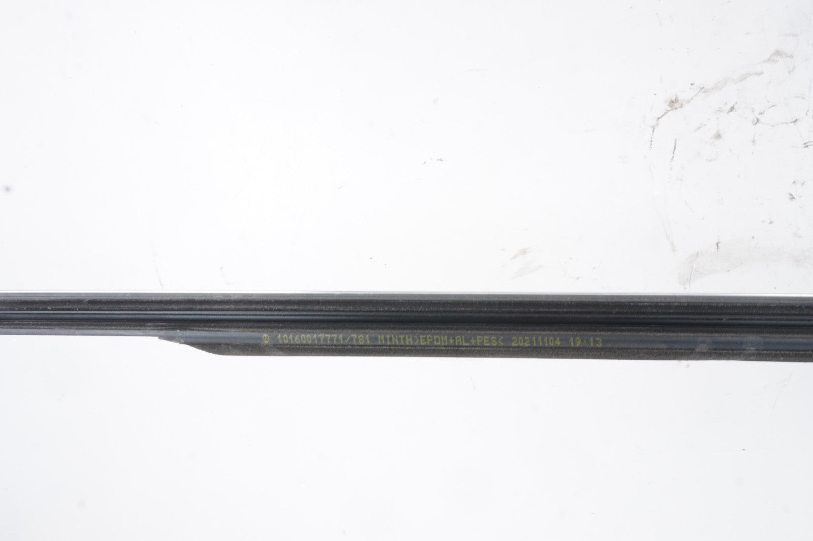 2022 - 2024 MERCEDES EQB350 EQB300 FRONT RIGHT SIDE DOOR WINDOW BELT MOLDING OEM
