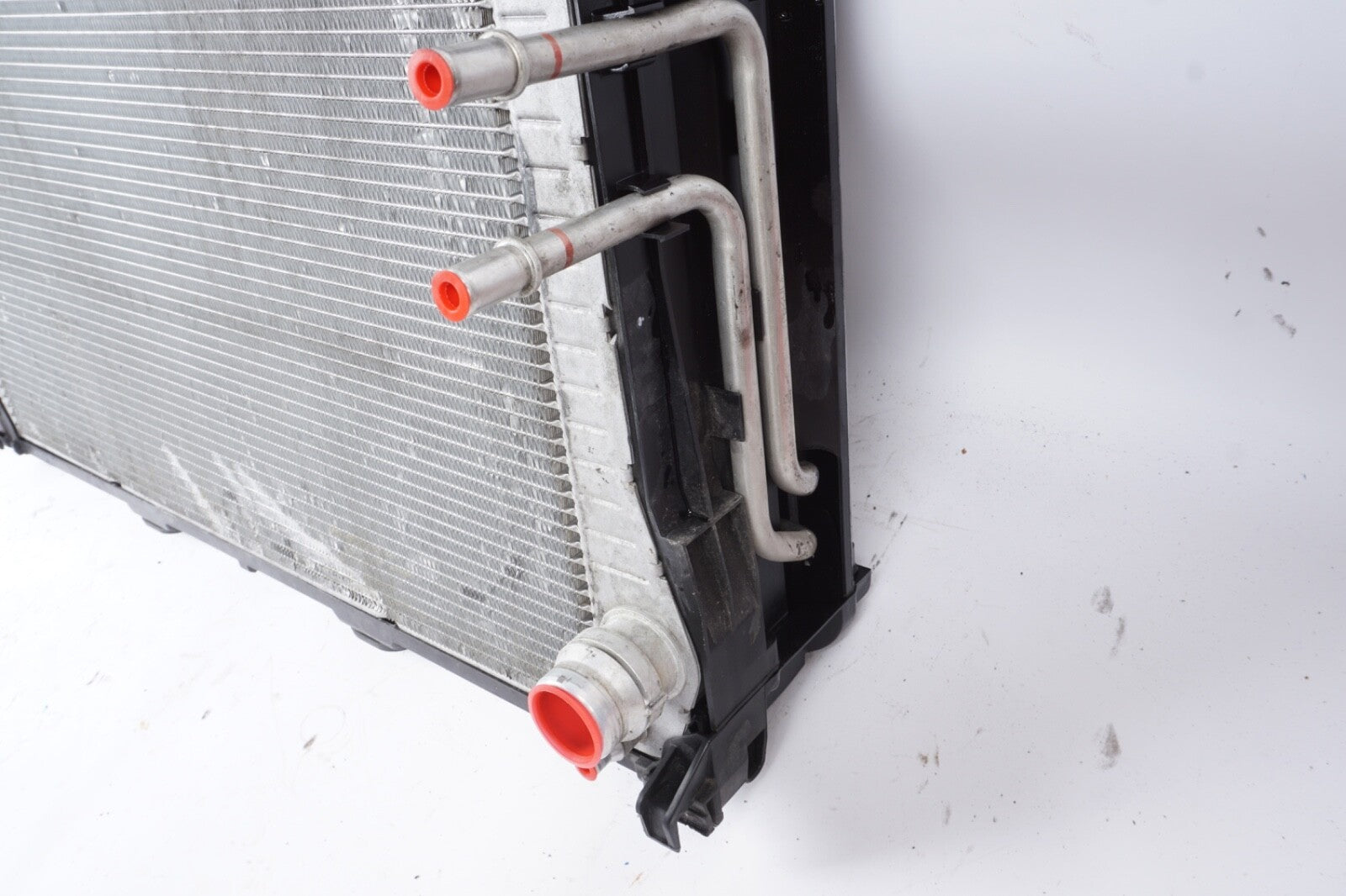 2011 to 2016 BMW 550I 650I 4.4L Radiator AC Condenser Cooling