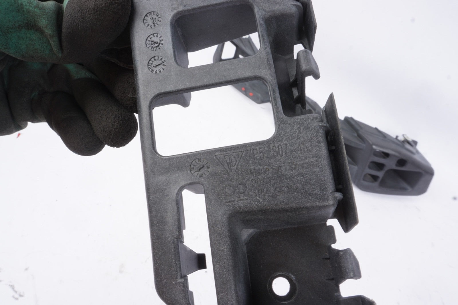 11-14 Porsche Cayenne 958 Rear Left Driver Side Bumper Mount Bracket Oem