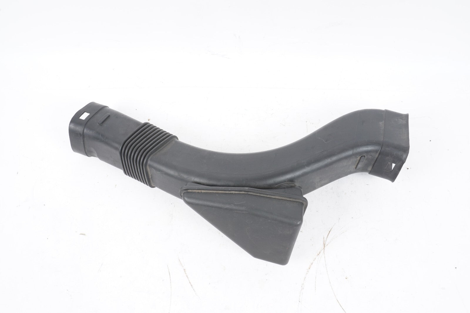 11-15 BMW F10 F13 550i 650i 750i Air Intake Duct Tube Pipe Left Driver Side OEM