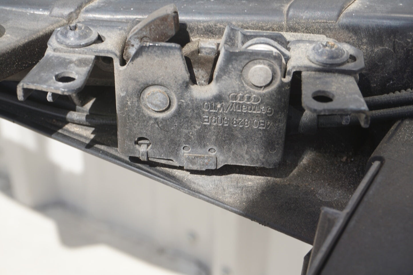 06-10 AUDI A8 QUATTRO 4.2L ENGINE RADIATOR CARRIER BRACKET SUPPORT FRAME OEM