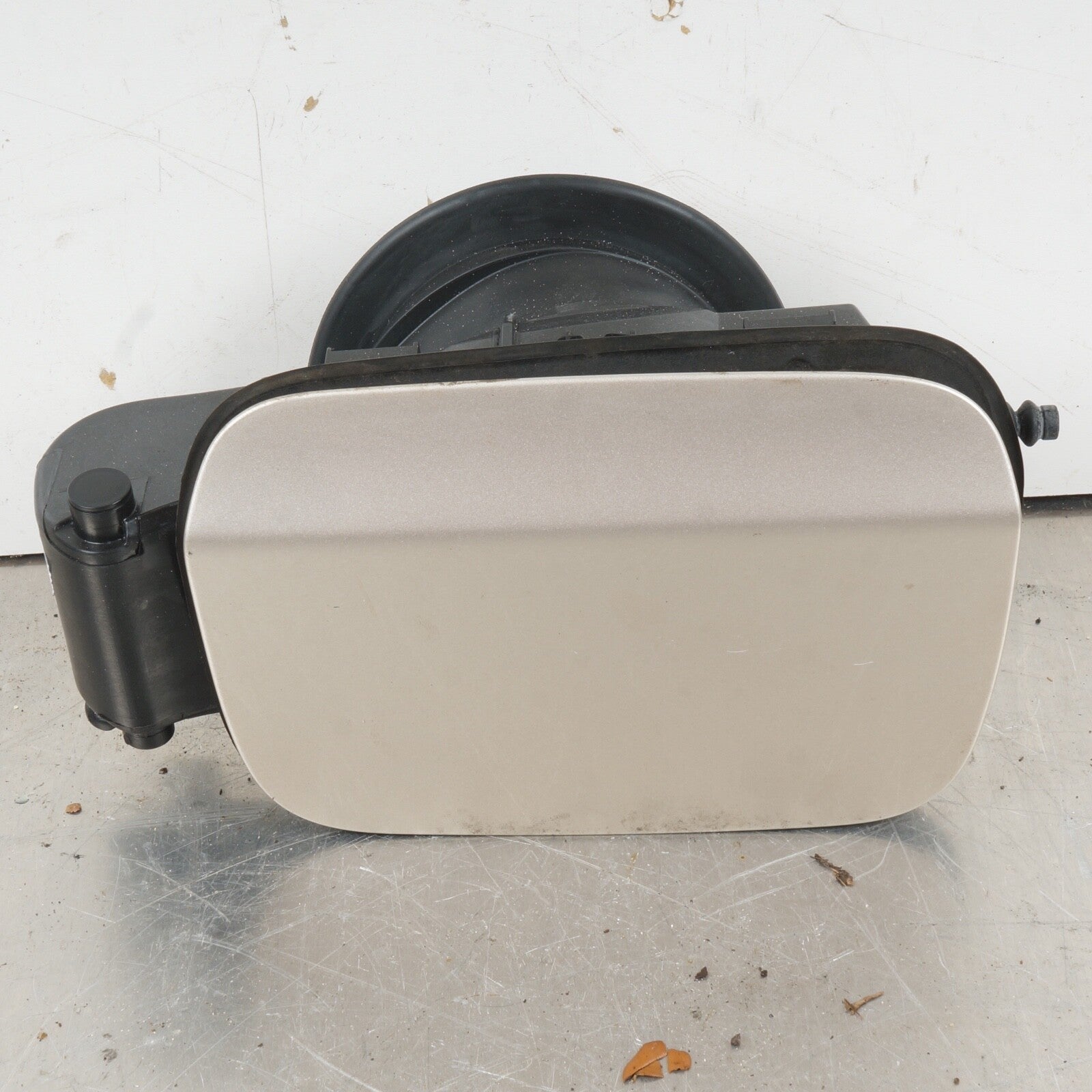 07 08 09 10 11 12 13 BMW 335i COUPE Fuel Gas Door Lid OEM 328i M3 Beige