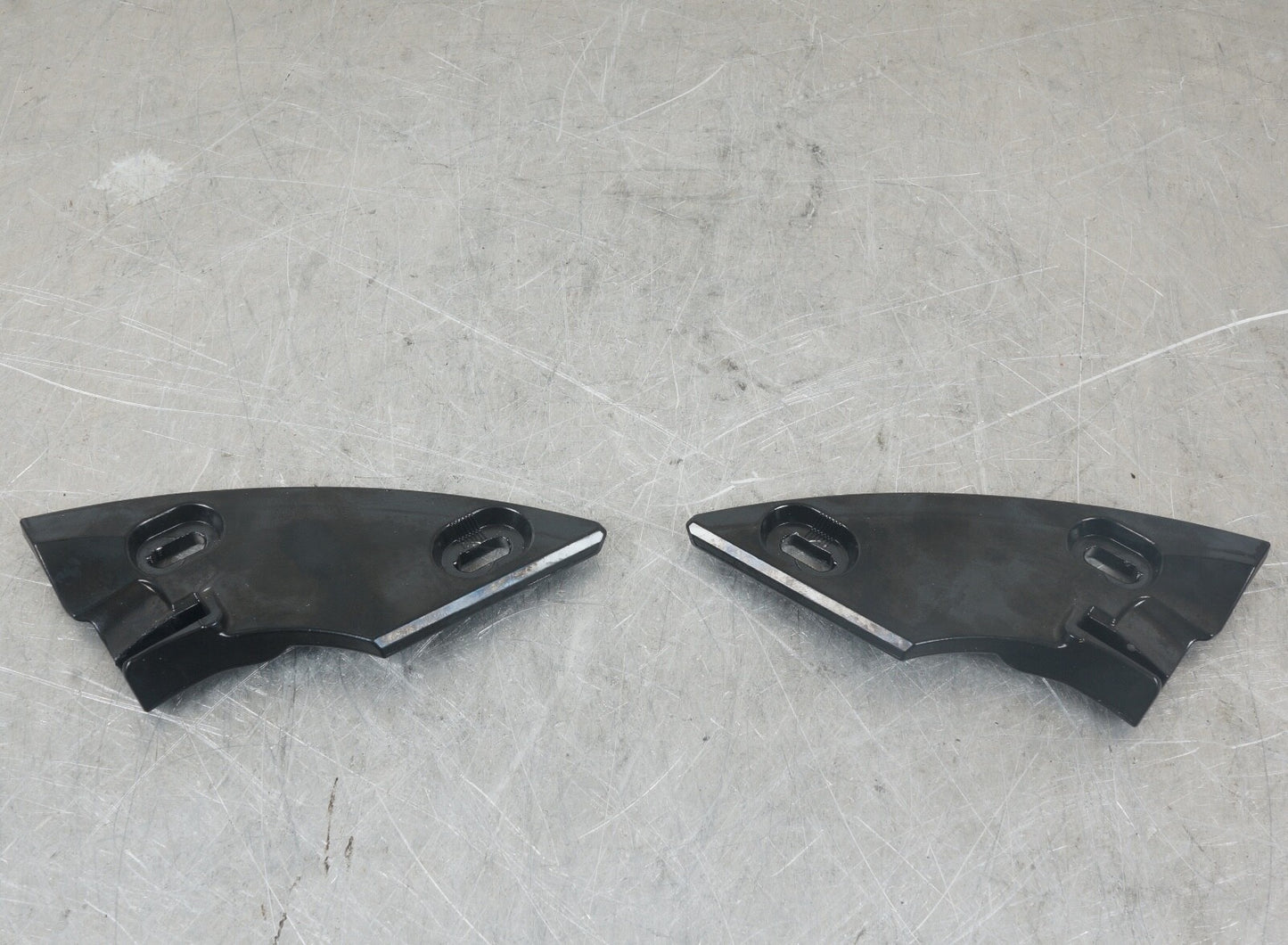 2013-2020 Mercedes SL400 SL450 SL550 SL63 SL65 Tail Lamp Brace Support RH LH
