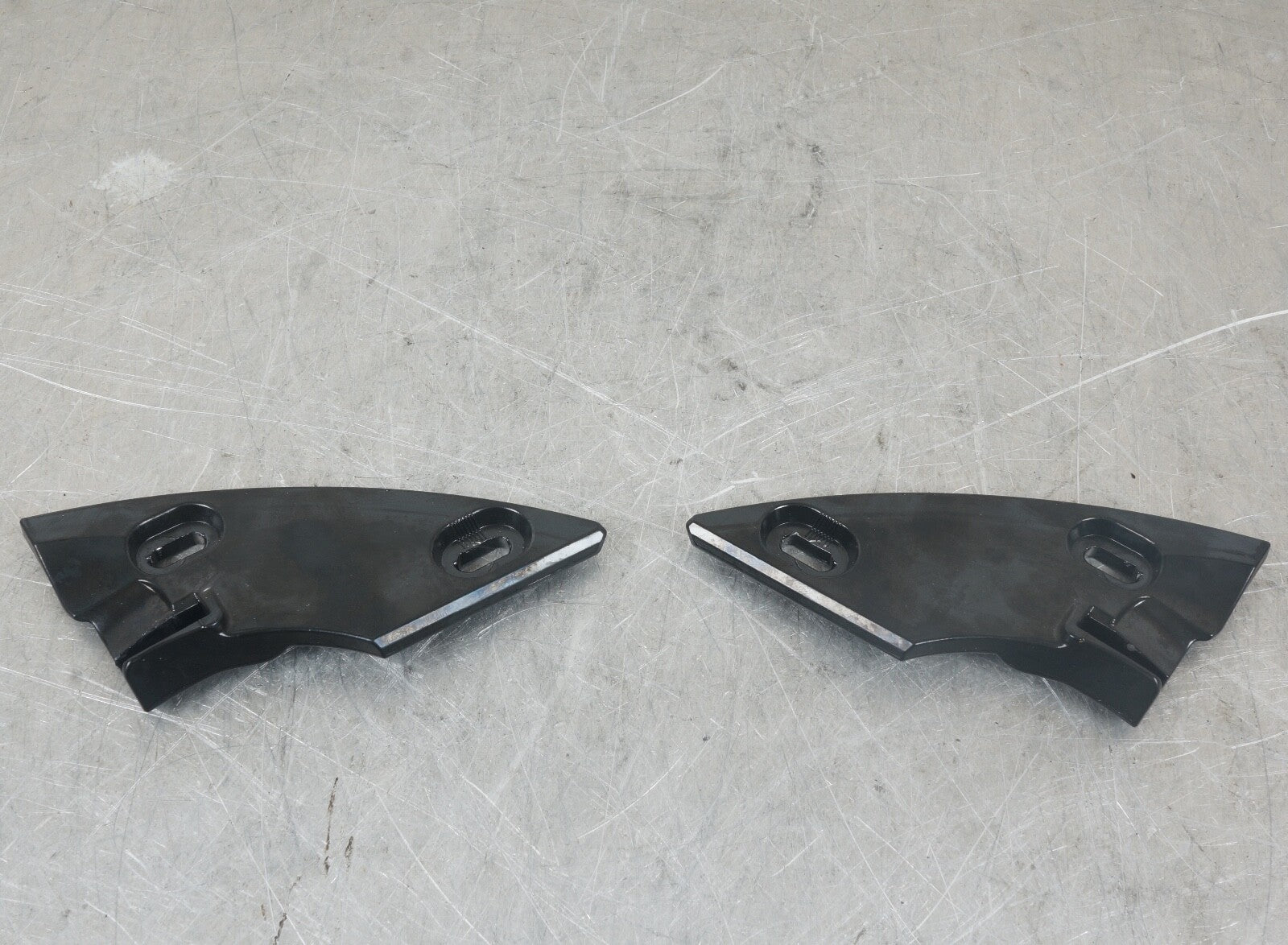 2013-2020 Mercedes SL400 SL450 SL550 SL63 SL65 Tail Lamp Brace Support RH LH