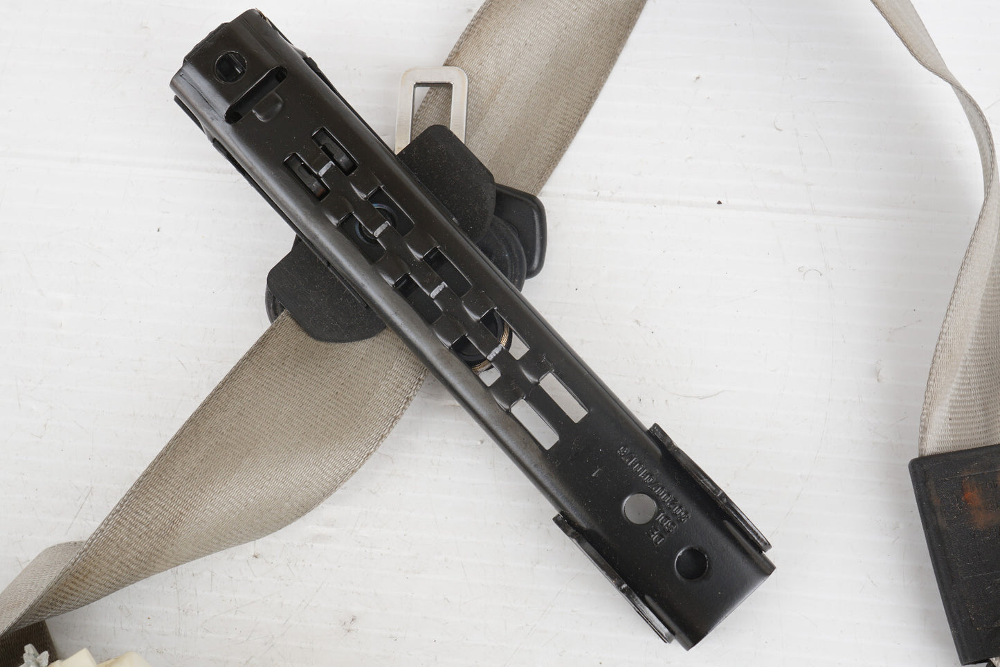 2007 - 2009 AUDI Q7 FRONT LEFT DRIVER SEAT BELT RETRACTOR OEM