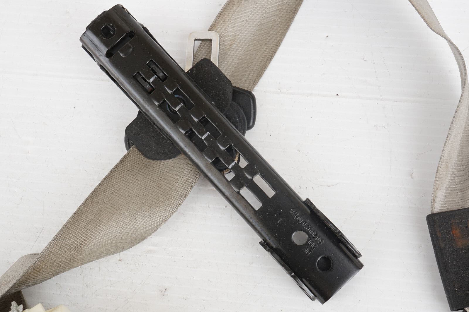 2007 - 2009 AUDI Q7 FRONT LEFT DRIVER SEAT BELT RETRACTOR OEM